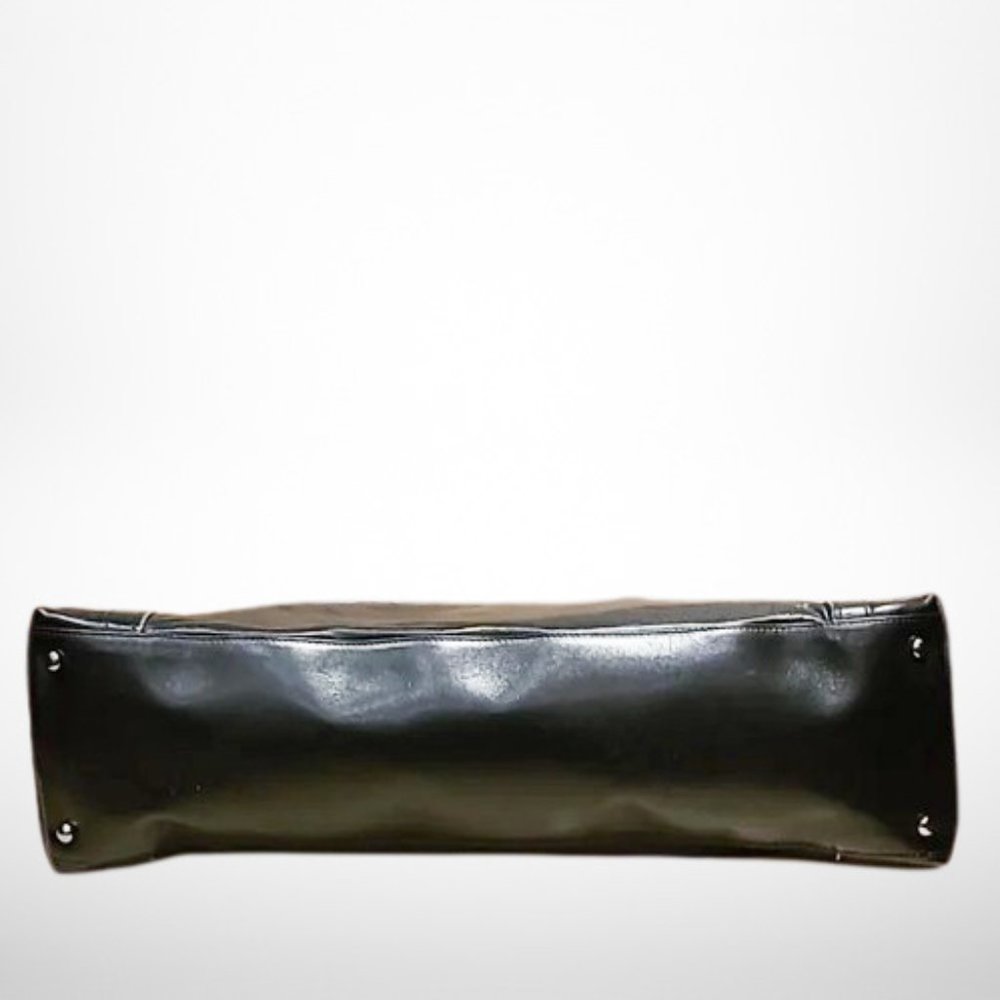 Gorgeous CHANEL handbag w/ large CC logo. Black shiny leather monili metal trim - Picture 6 of 16